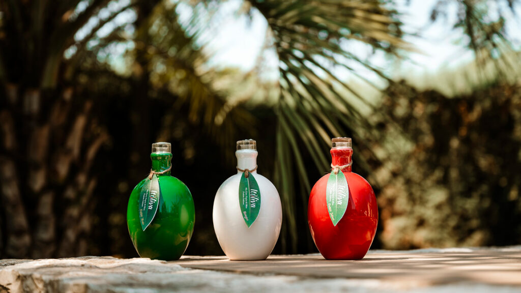Tre orci Itoliva in ceramica: verde, bianco e rosso